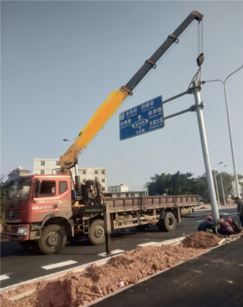 吴川市设备吊装租赁吊车要用多大吊车